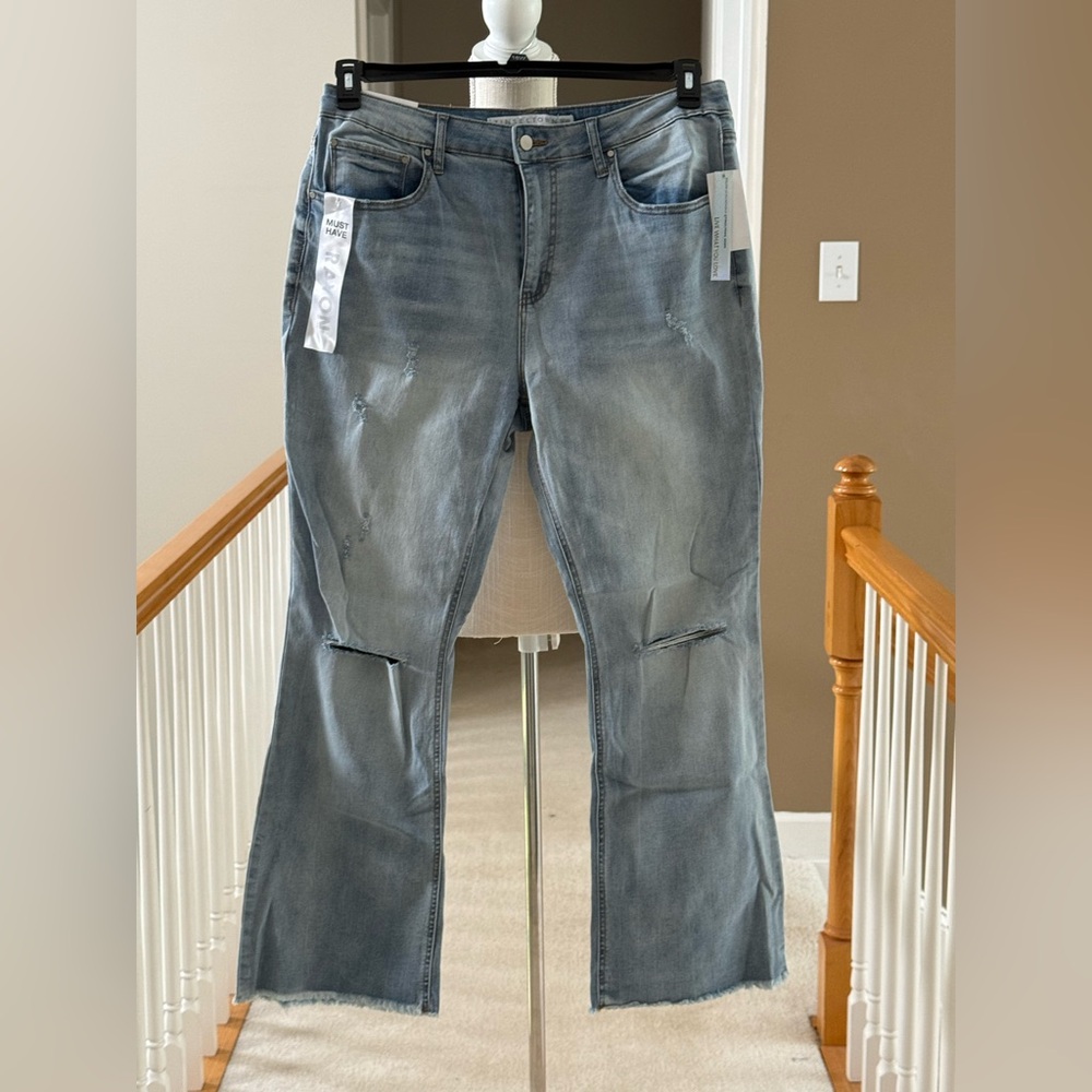 Tinseltown Junior Plus Distressed Jeans, Hi-Rise Flare, 16W - Picture 7 of 11